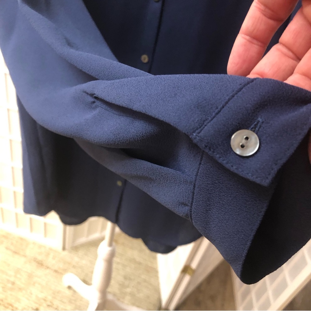 J JILL blue blouse in new condition. Perfect for work or going out. Size M NWOT - Picture 5 of 10